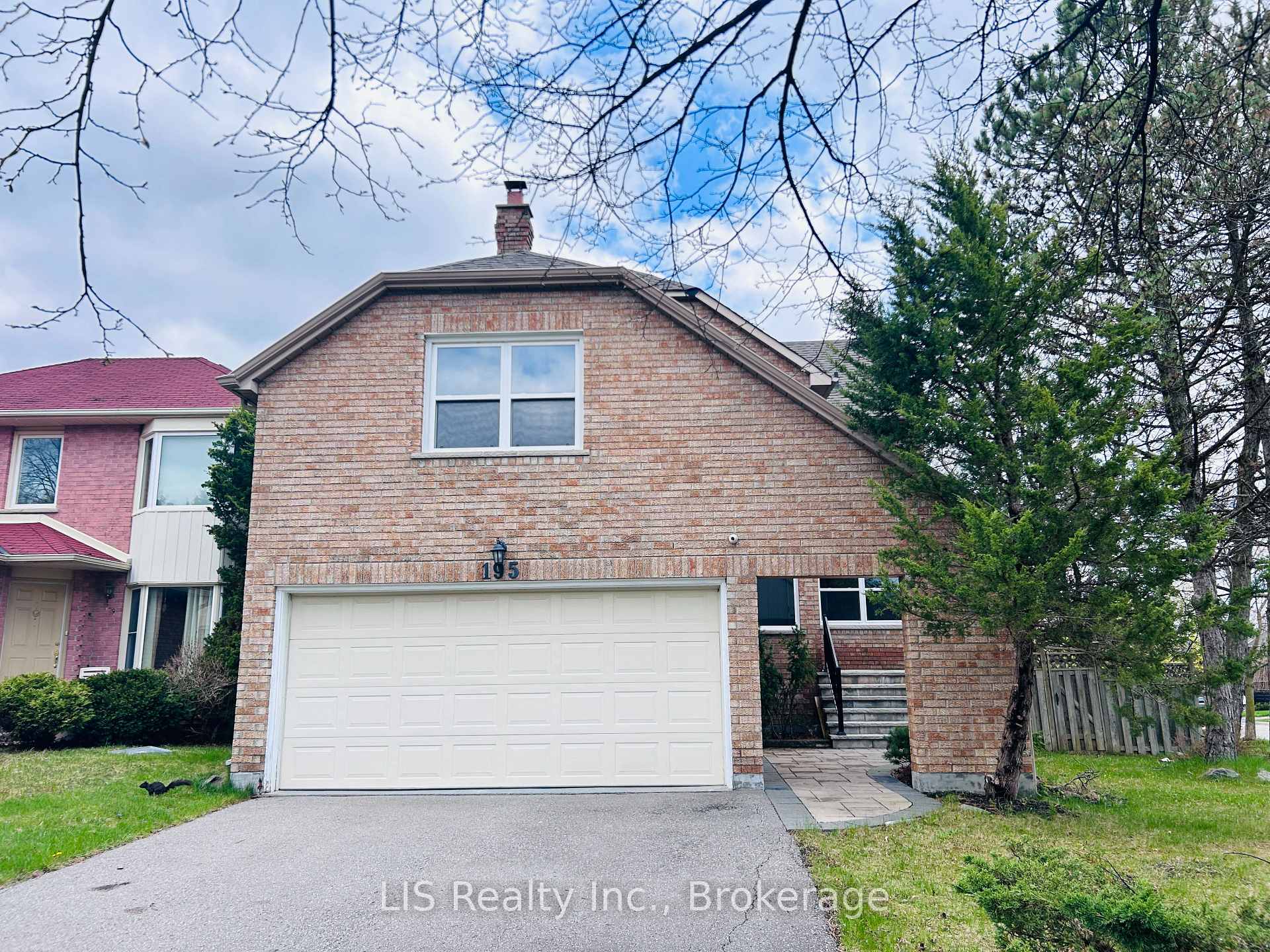 Photo 2 of 195 Delayne Drive, Aurora, Aurora Heights — HOMEH