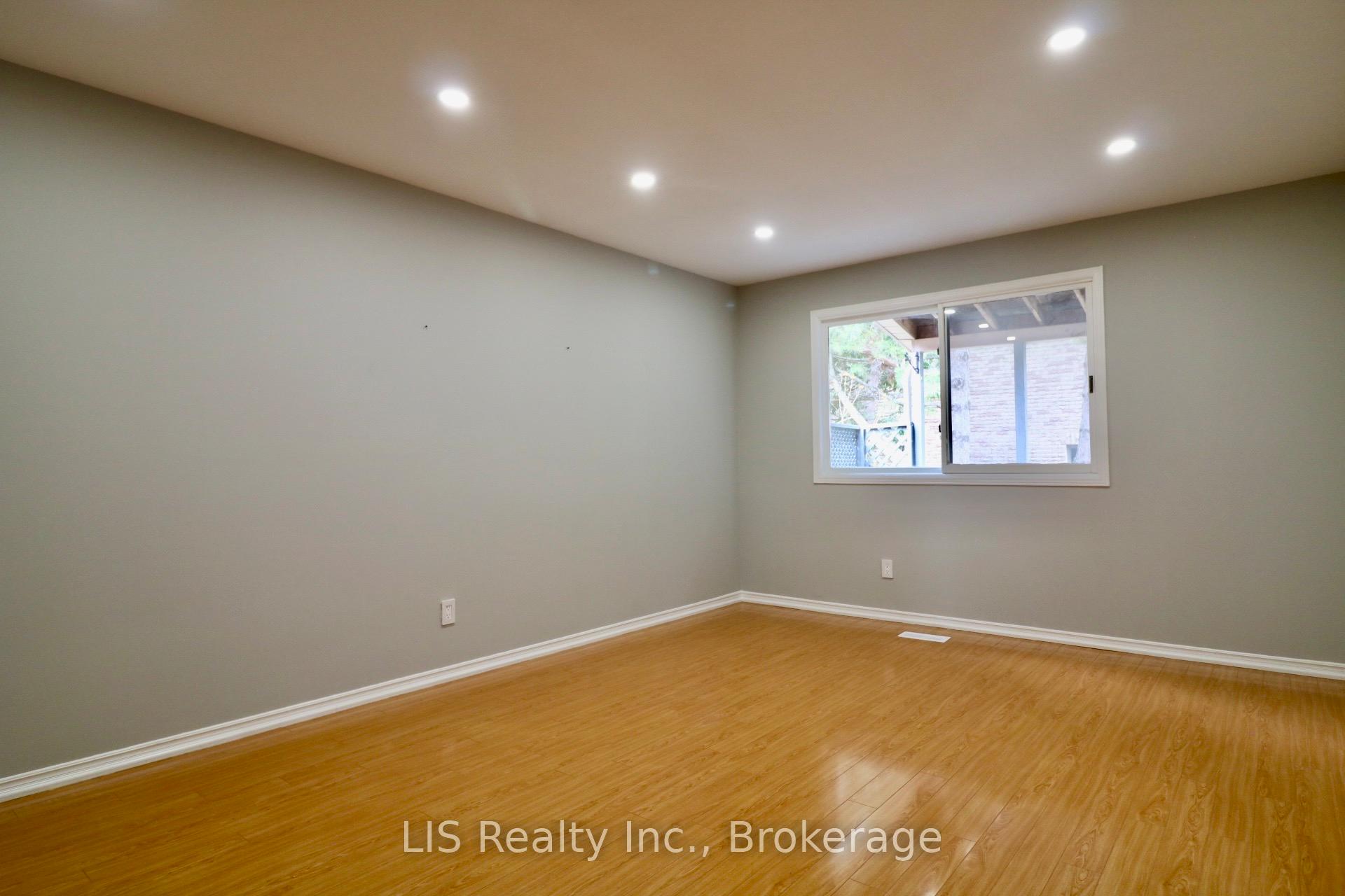 Photo 5 of 195 Delayne Drive, Aurora, Aurora Heights — HOMEH