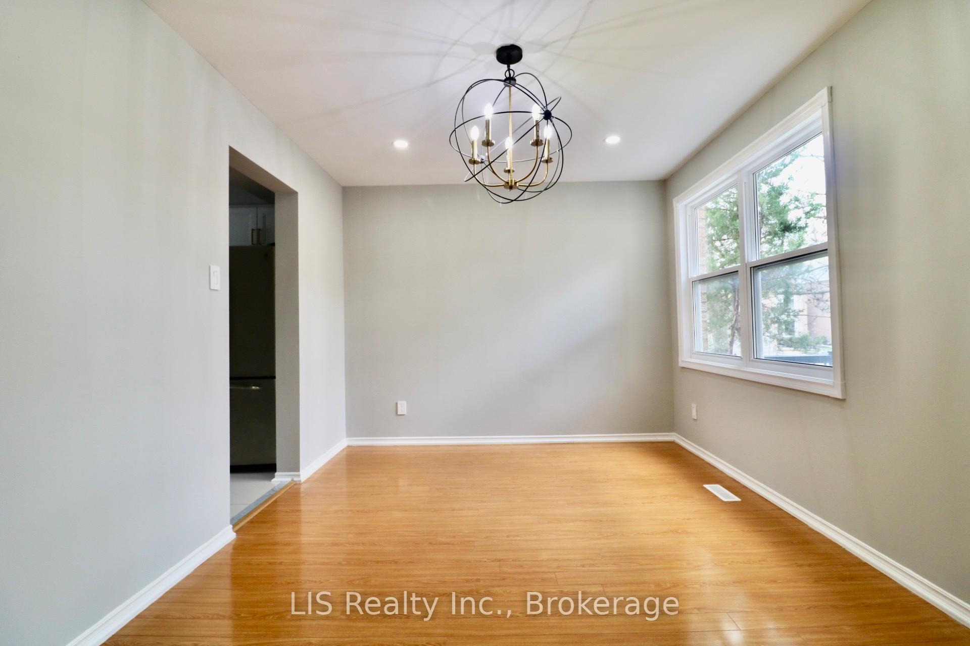 Photo 7 of 195 Delayne Drive, Aurora, Aurora Heights — HOMEH