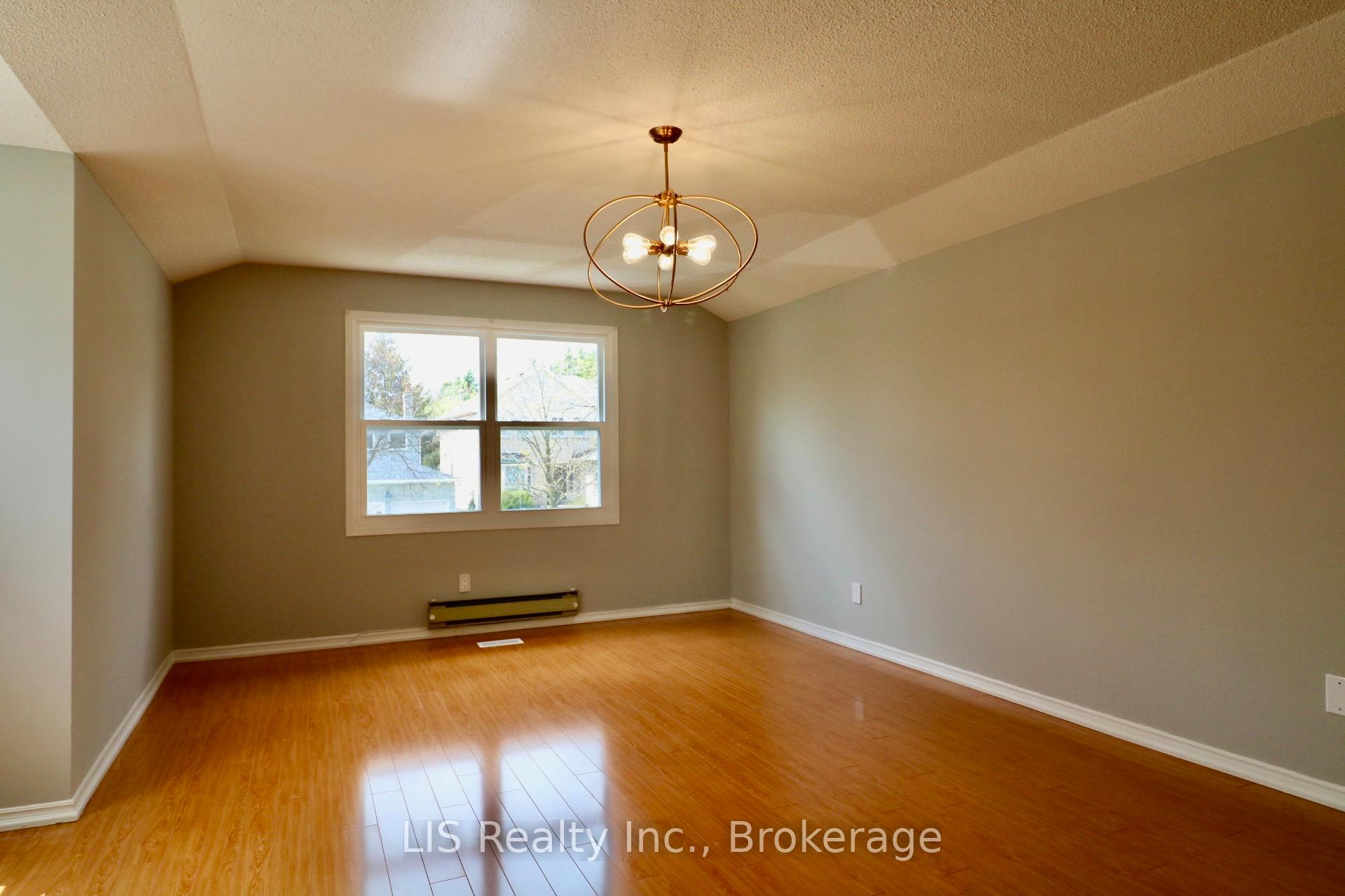 Photo 11 of 195 Delayne Drive, Aurora, Aurora Heights — HOMEH