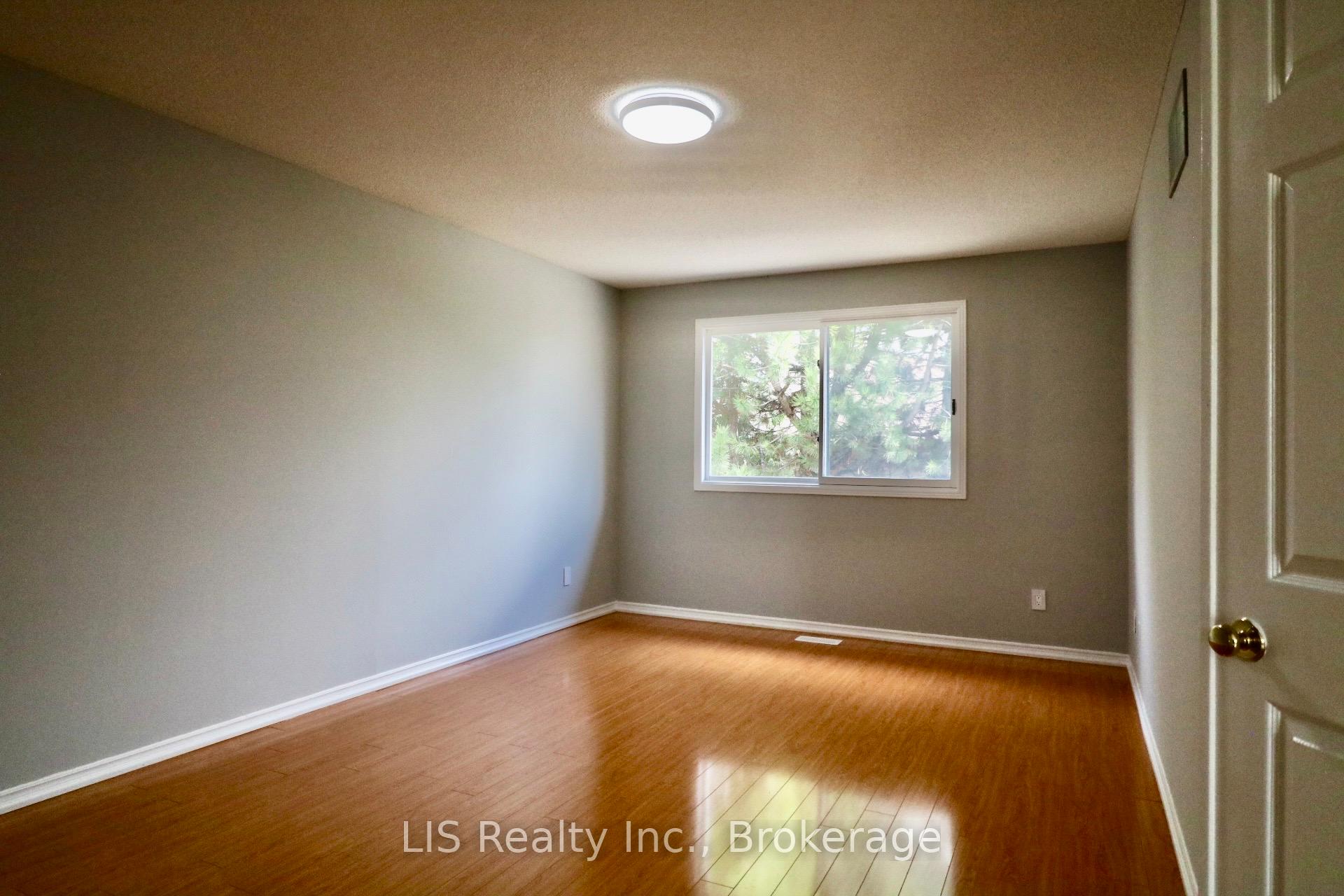 Photo 12 of 195 Delayne Drive, Aurora, Aurora Heights — HOMEH