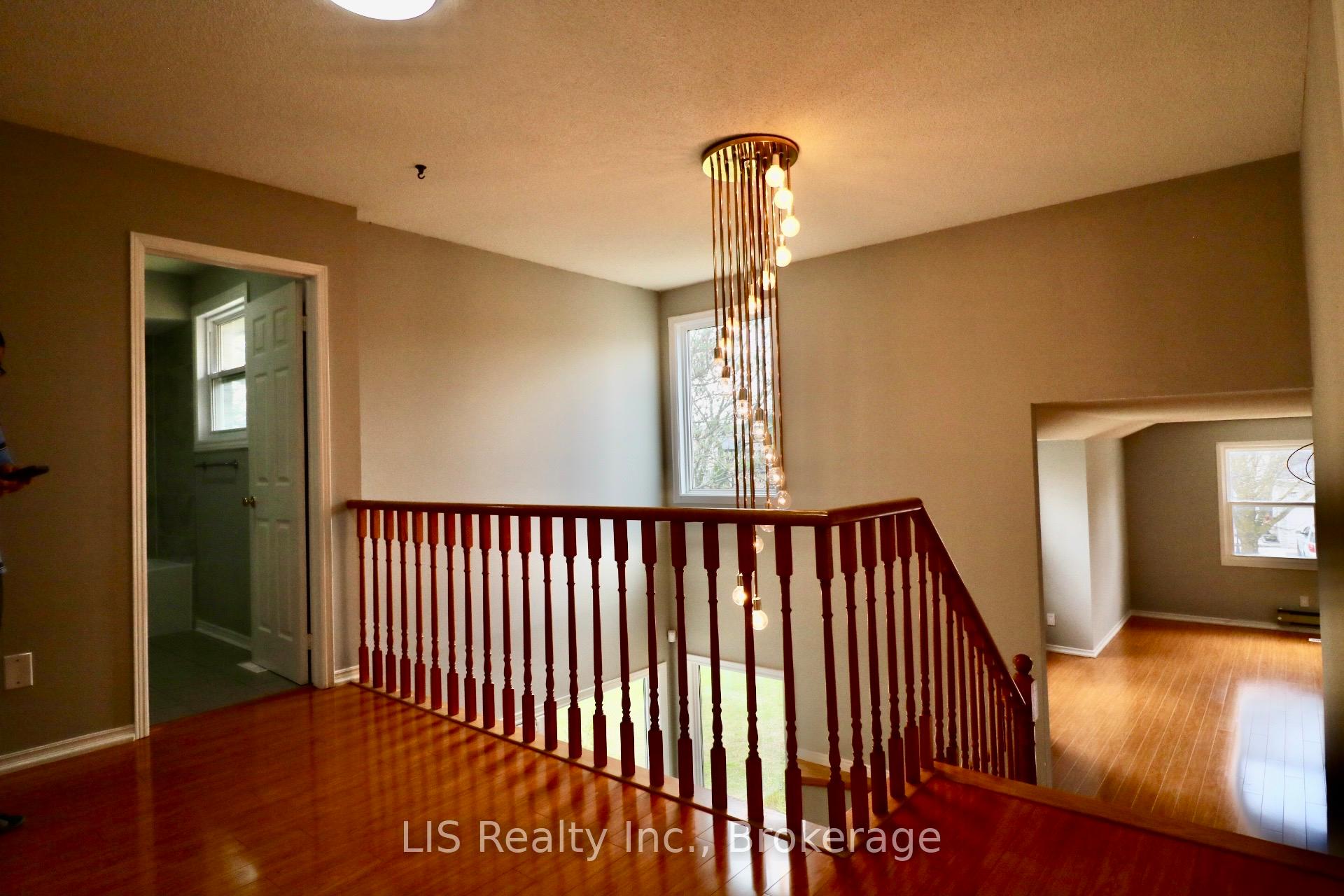 Photo 16 of 195 Delayne Drive, Aurora, Aurora Heights — HOMEH