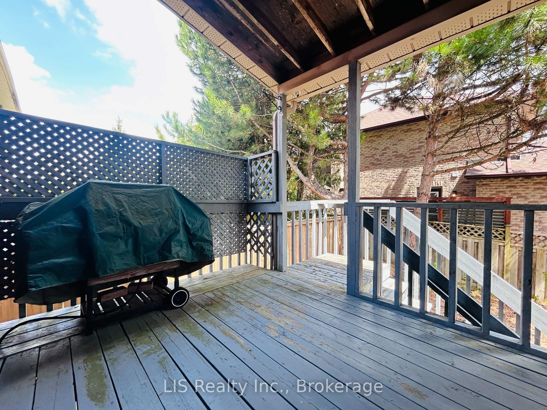 Photo 23 of 195 Delayne Drive, Aurora, Aurora Heights — HOMEH