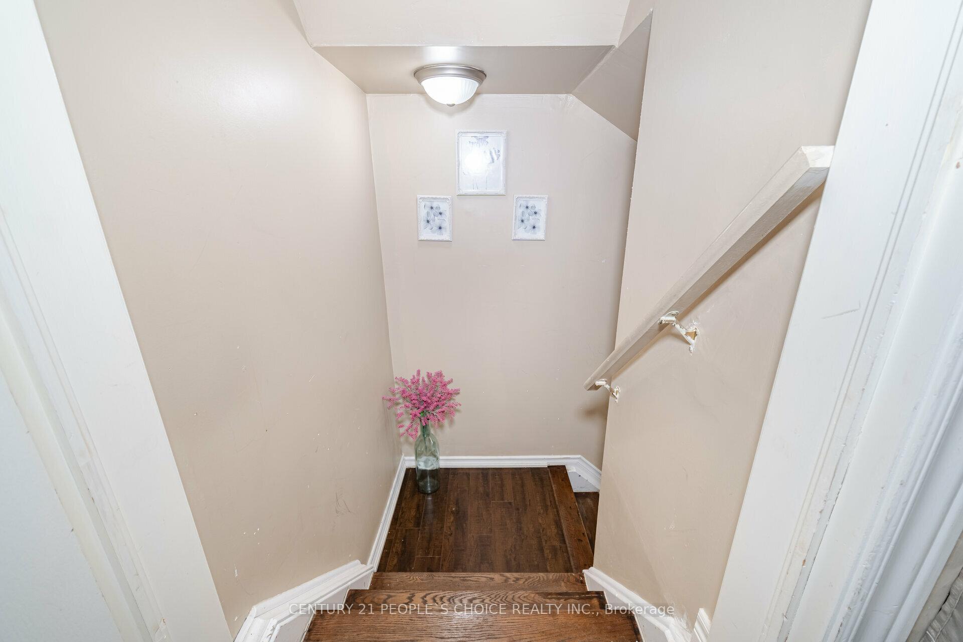 Photo 2 of Unit Bsmt, 41 Millhouse Mews, Brampton, Brampton West — HOMEH