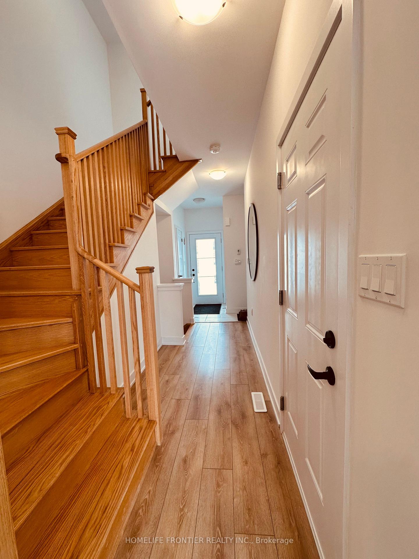 Photo 4 of 31 Hay Lane, Barrie, Rural Barrie Southeast — HOMEH