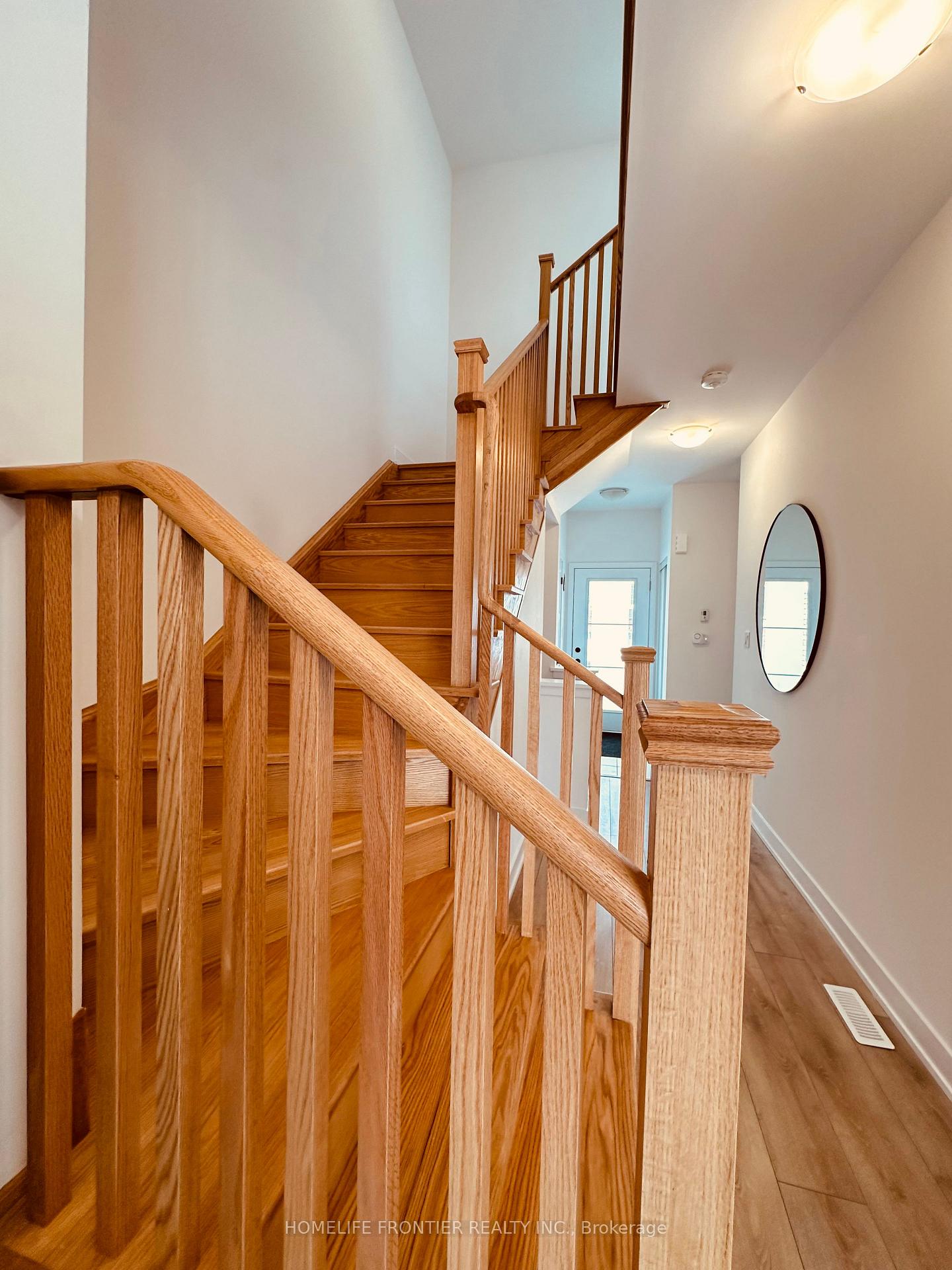 Photo 10 of 31 Hay Lane, Barrie, Rural Barrie Southeast — HOMEH