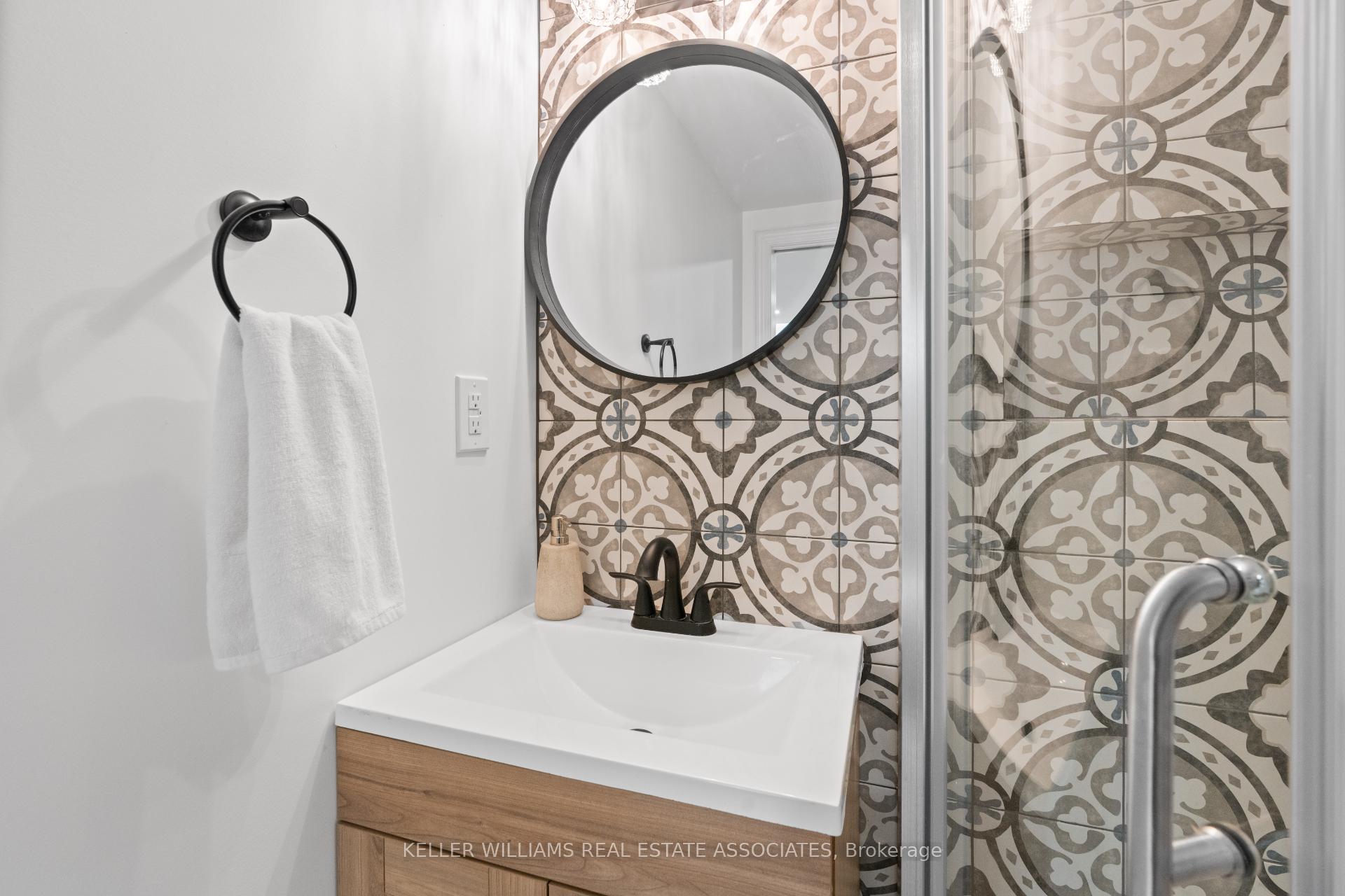 Photo 4 of 2310 Middlesmoor Crescent, Burlington, Brant Hills — HOMEH