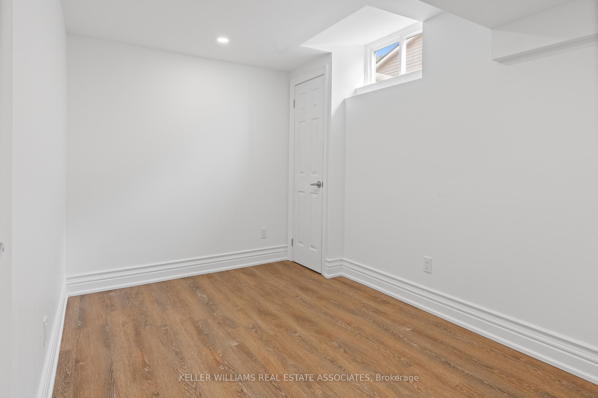 Photo 5 of 2310 Middlesmoor Crescent, Burlington, Brant Hills — HOMEH
