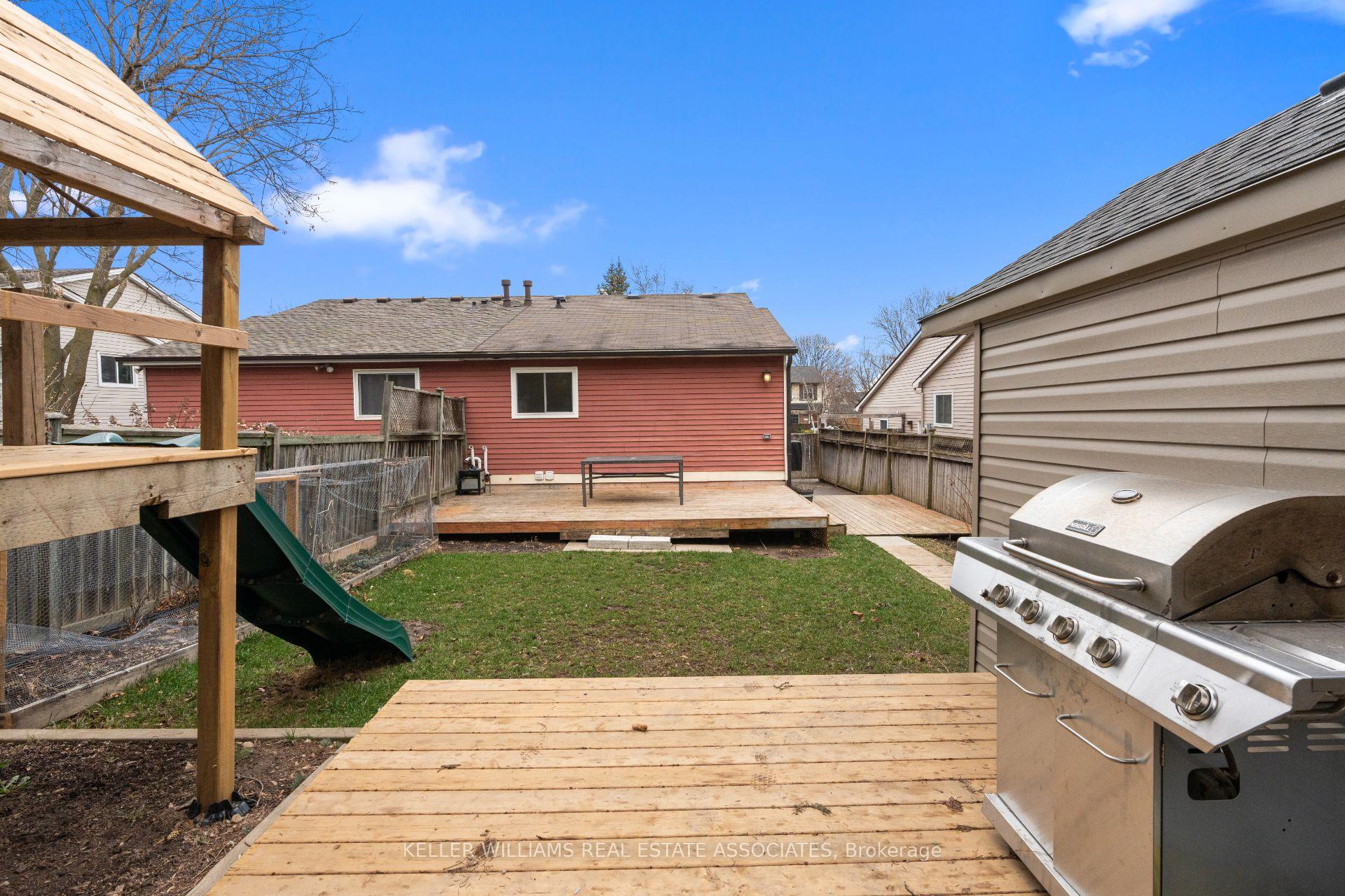 Photo 9 of 2310 Middlesmoor Crescent, Burlington, Brant Hills — HOMEH