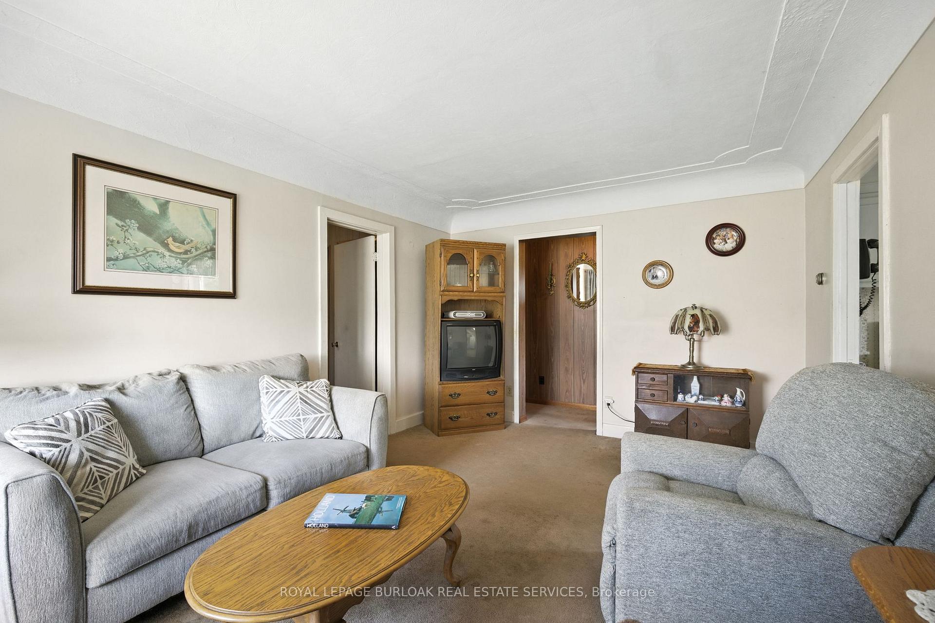 Photo 3 of 572 Parkside Drive, Hamilton, Rural Flamborough — HOMEH