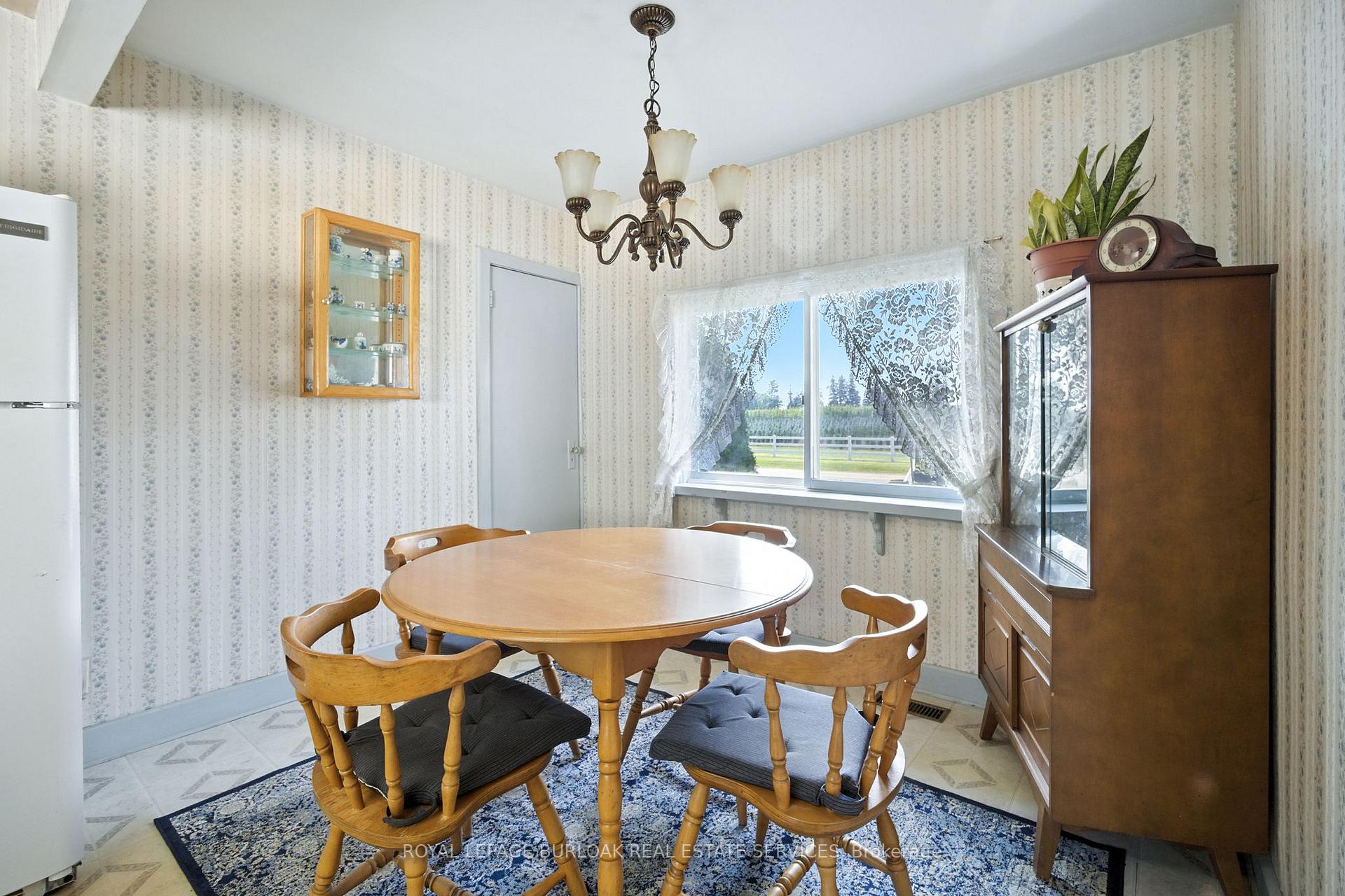 Photo 9 of 572 Parkside Drive, Hamilton, Rural Flamborough — HOMEH