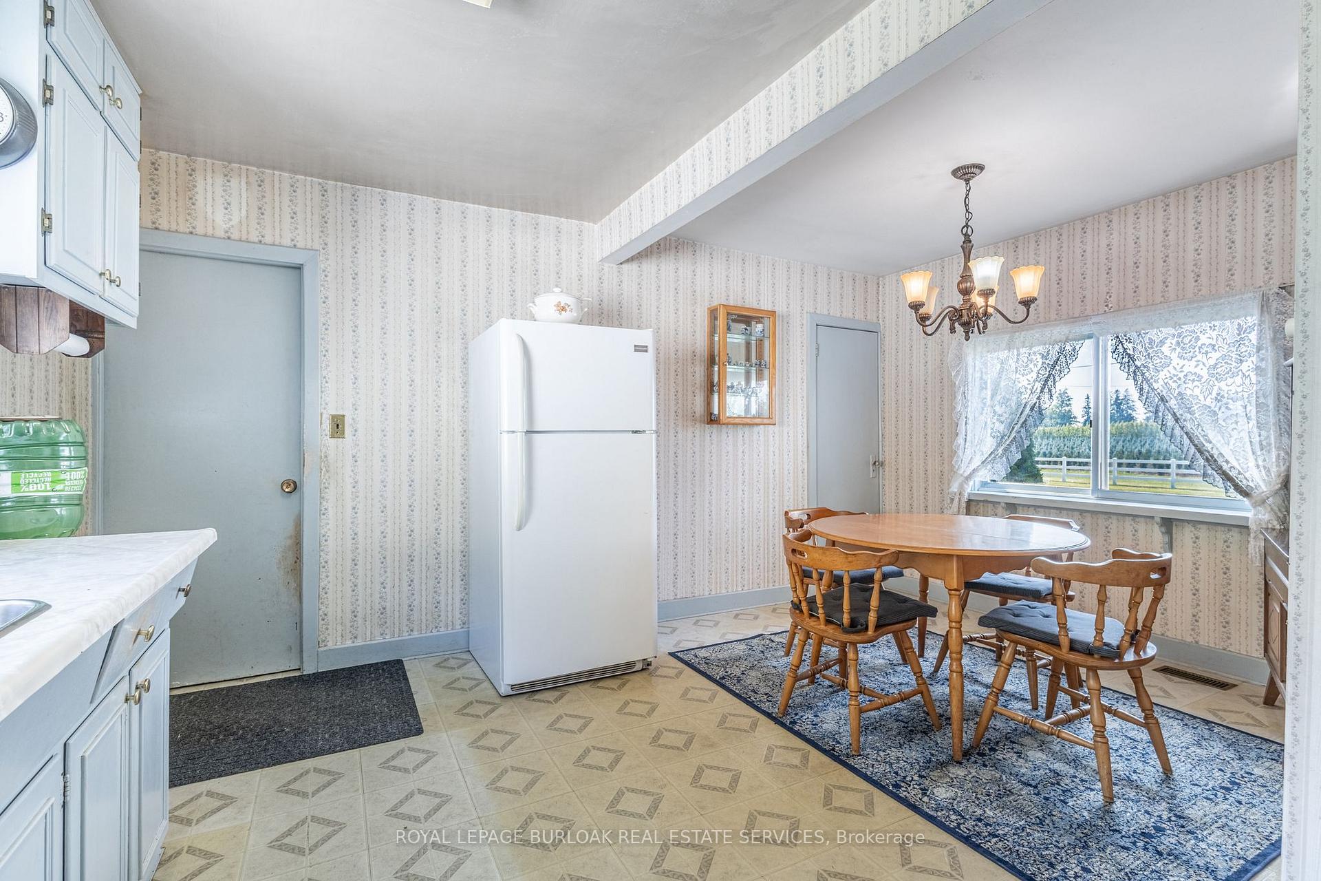 Photo 10 of 572 Parkside Drive, Hamilton, Rural Flamborough — HOMEH