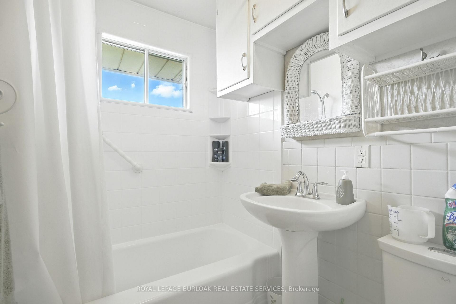 Photo 16 of 572 Parkside Drive, Hamilton, Rural Flamborough — HOMEH