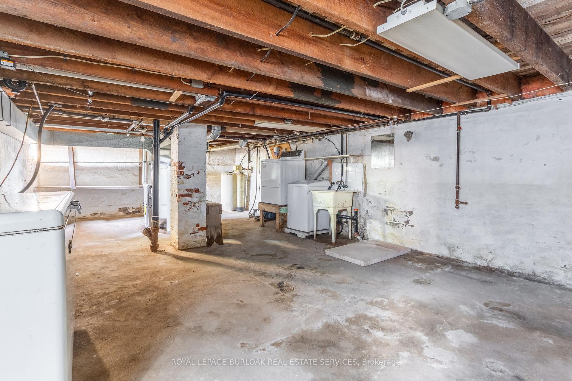 Photo 18 of 572 Parkside Drive, Hamilton, Rural Flamborough — HOMEH