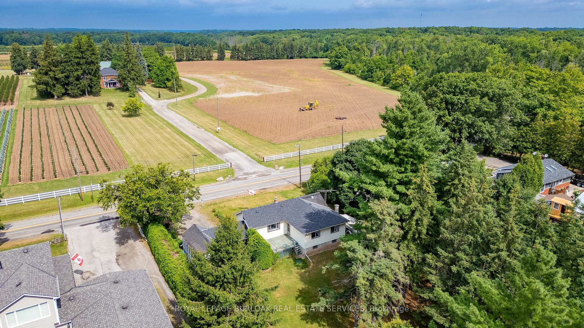 Photo 35 of 572 Parkside Drive, Hamilton, Rural Flamborough — HOMEH