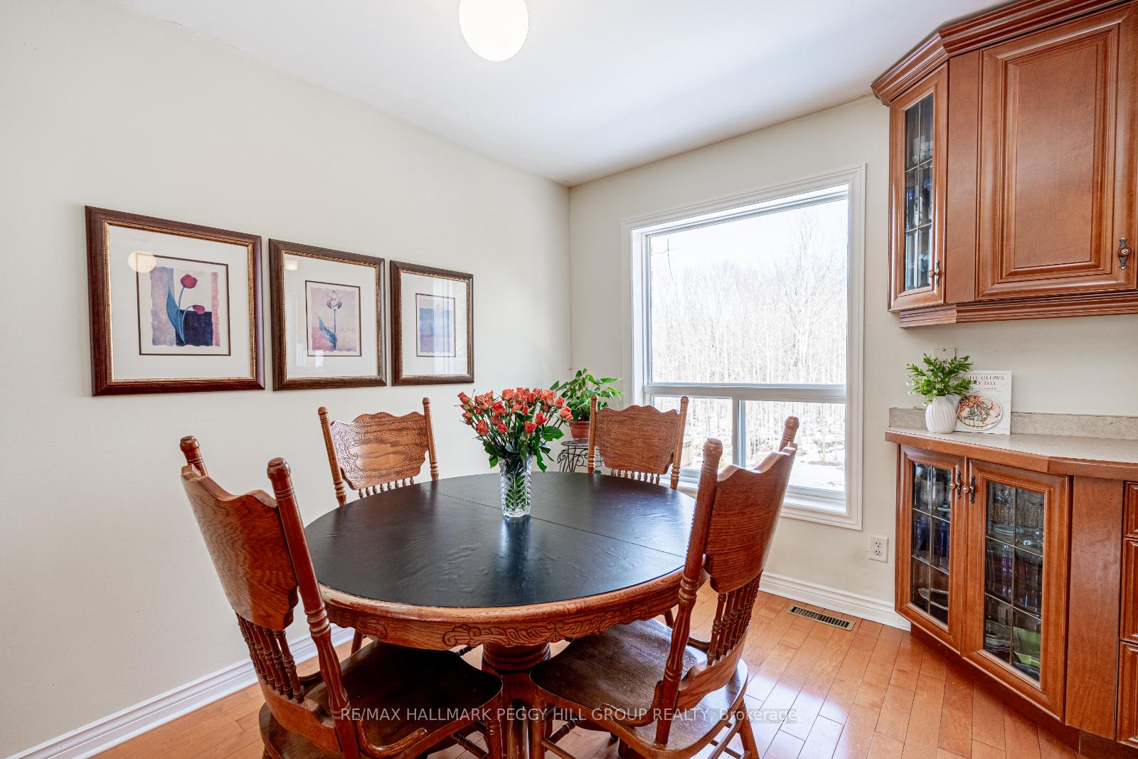 Photo 6 of 94 Crompton Drive, Barrie, Little Lake — HOMEH