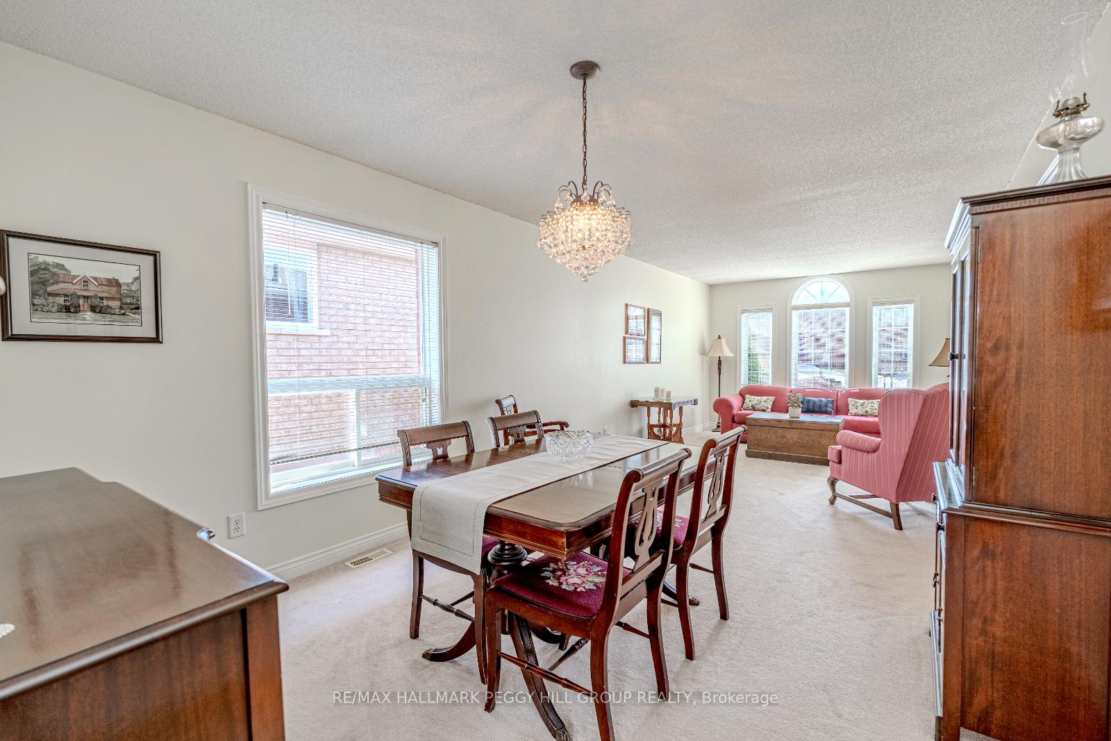 Photo 7 of 94 Crompton Drive, Barrie, Little Lake — HOMEH