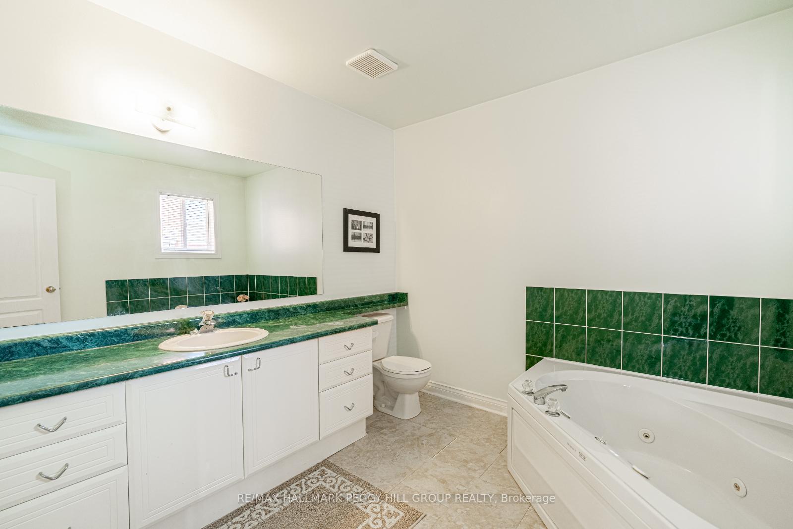 Photo 10 of 94 Crompton Drive, Barrie, Little Lake — HOMEH