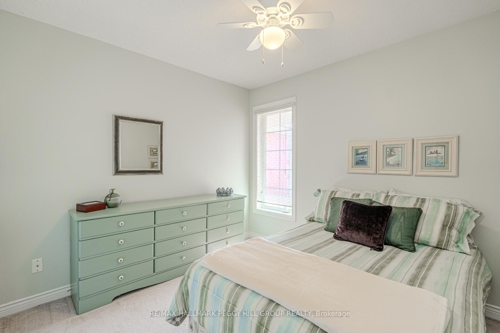 Photo 11 of 94 Crompton Drive, Barrie, Little Lake — HOMEH