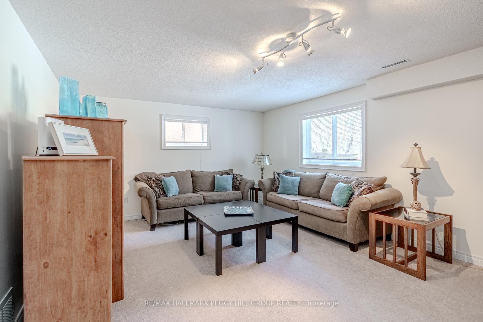 Photo 13 of 94 Crompton Drive, Barrie, Little Lake — HOMEH