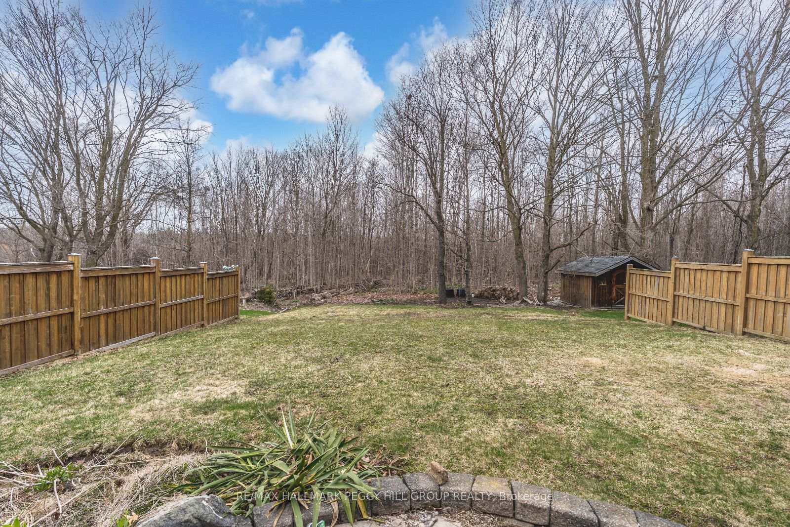 Photo 19 of 94 Crompton Drive, Barrie, Little Lake — HOMEH