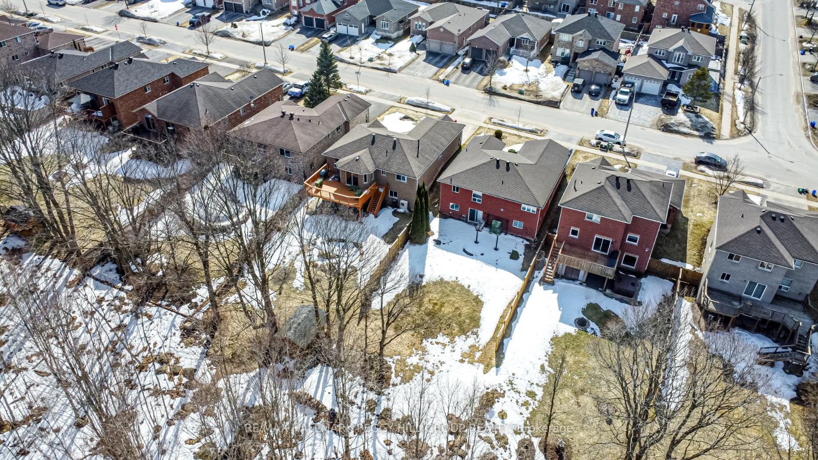 Photo 20 of 94 Crompton Drive, Barrie, Little Lake — HOMEH