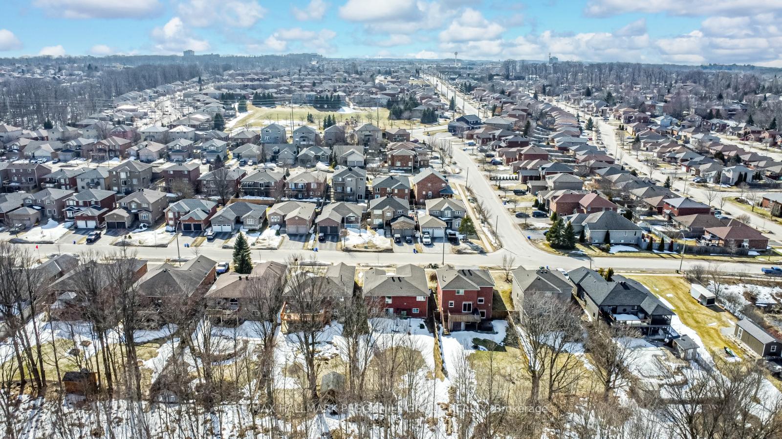 Photo 21 of 94 Crompton Drive, Barrie, Little Lake — HOMEH