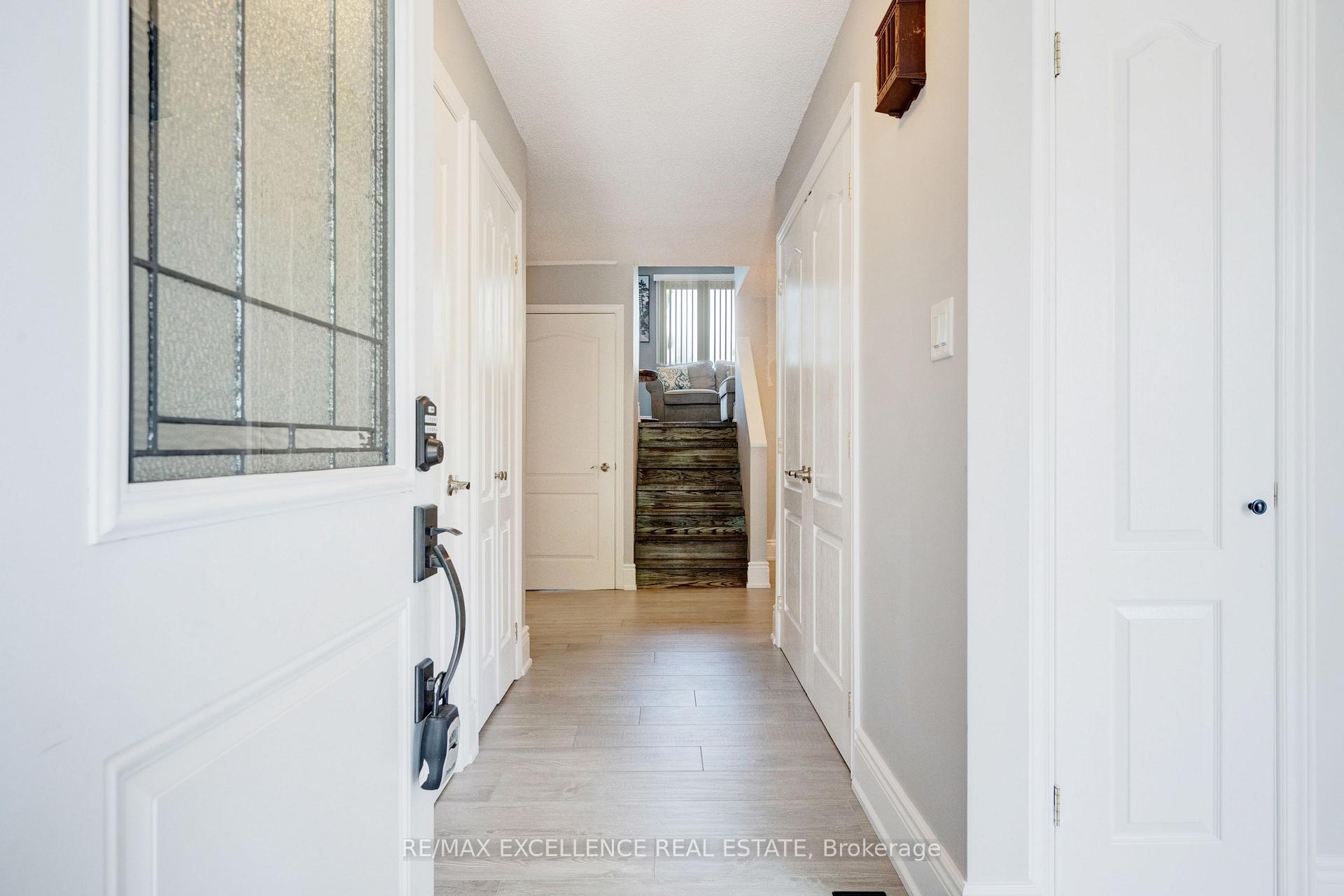 Photo 3 of 18 Carter Drive, Brampton, Brampton North — HOMEH