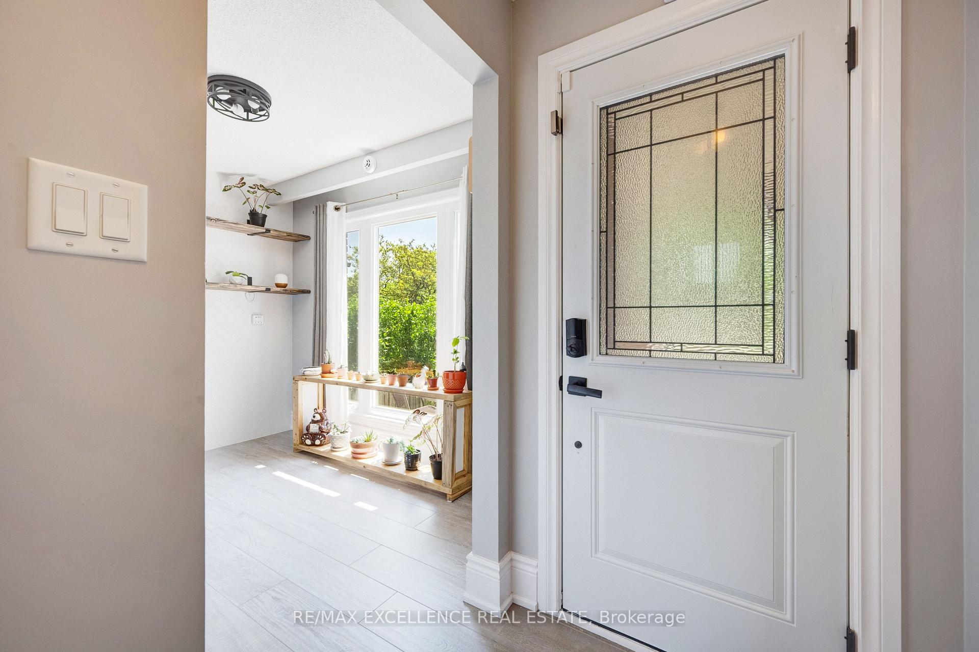 Photo 5 of 18 Carter Drive, Brampton, Brampton North — HOMEH