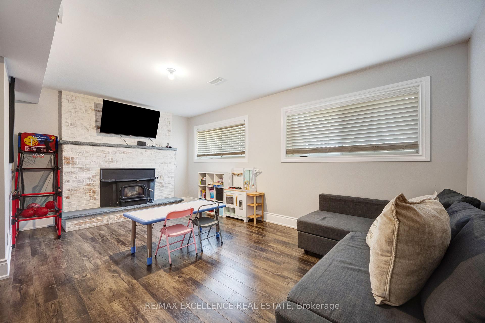 Photo 19 of 18 Carter Drive, Brampton, Brampton North — HOMEH