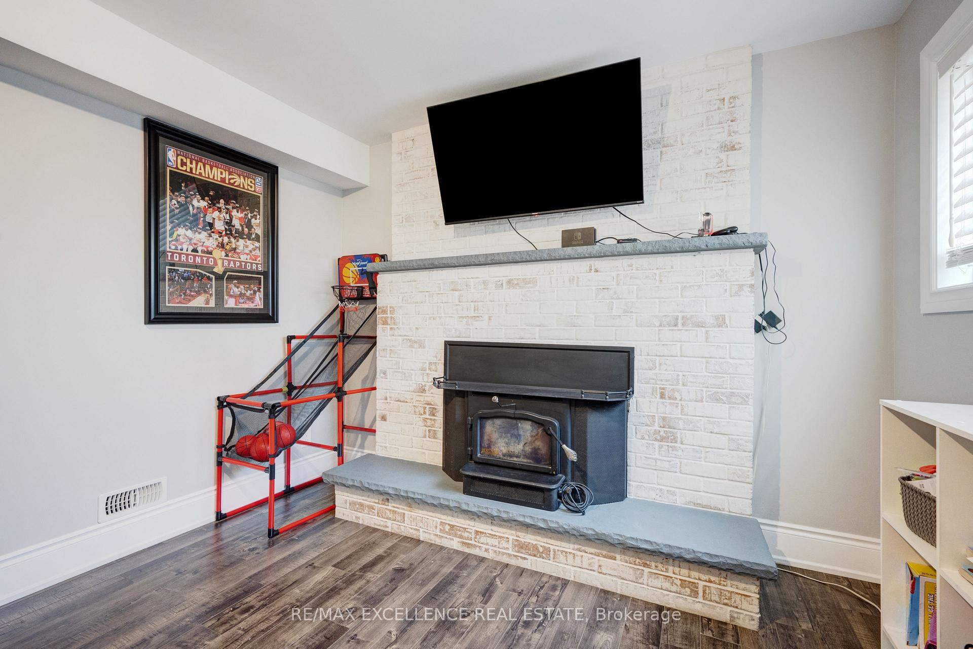 Photo 16 of 18 Carter Drive, Brampton, Brampton North — HOMEH