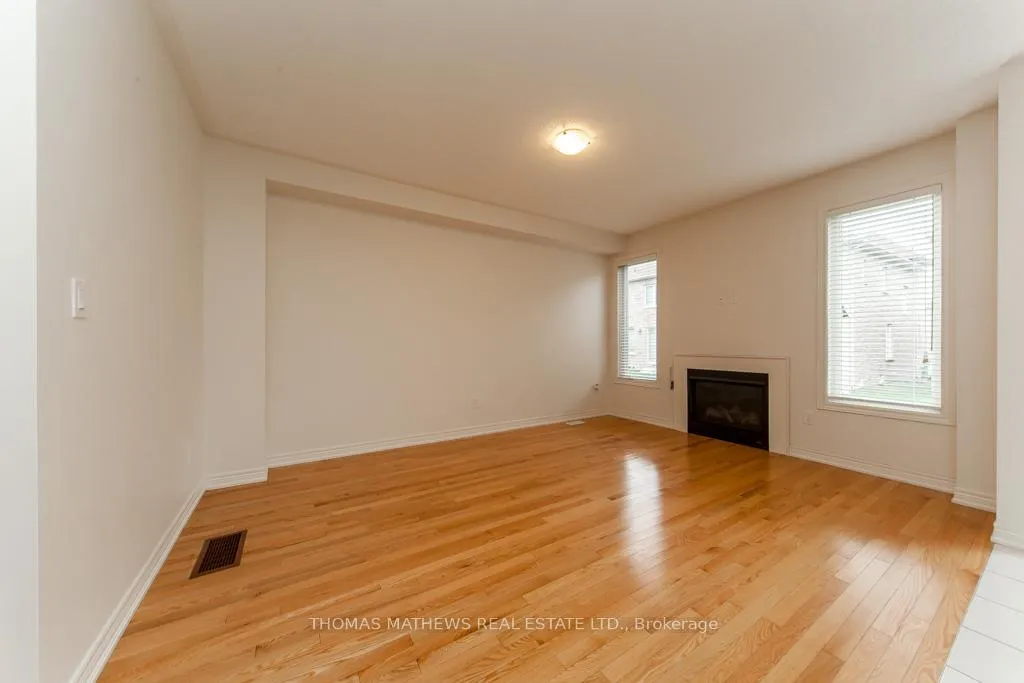 Photo 3 of 27 Vezna Crescent, Brampton, Credit Valley — HOMEH
