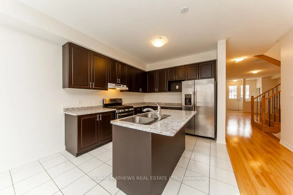 Photo 4 of 27 Vezna Crescent, Brampton, Credit Valley — HOMEH