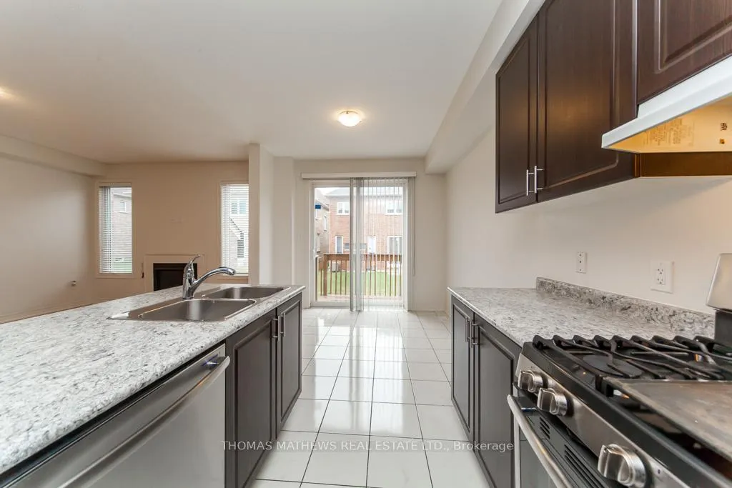 Photo 5 of 27 Vezna Crescent, Brampton, Credit Valley — HOMEH