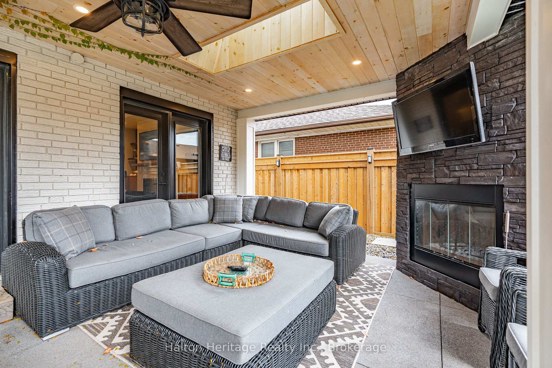 Photo 32 of 1432 Olga Drive, Burlington, Brant — HOMEH