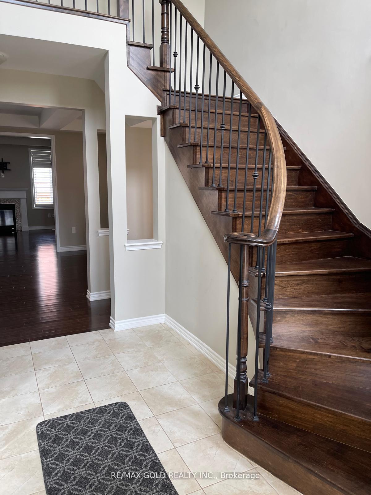 Photo 2 of Unit (Upper Portion), 100 Enford Crescent, Brampton, Northwest Brampton — HOMEH