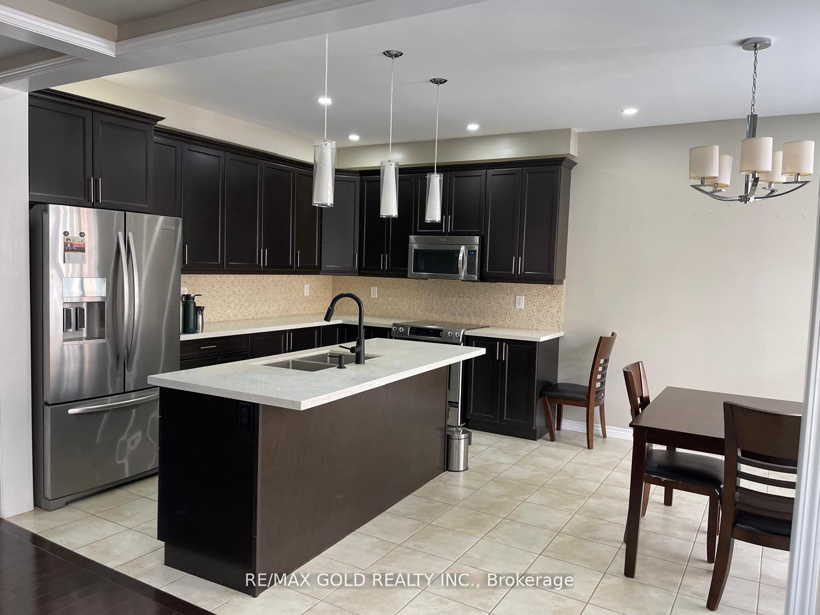 Photo 5 of Unit (Upper Portion), 100 Enford Crescent, Brampton, Northwest Brampton — HOMEH