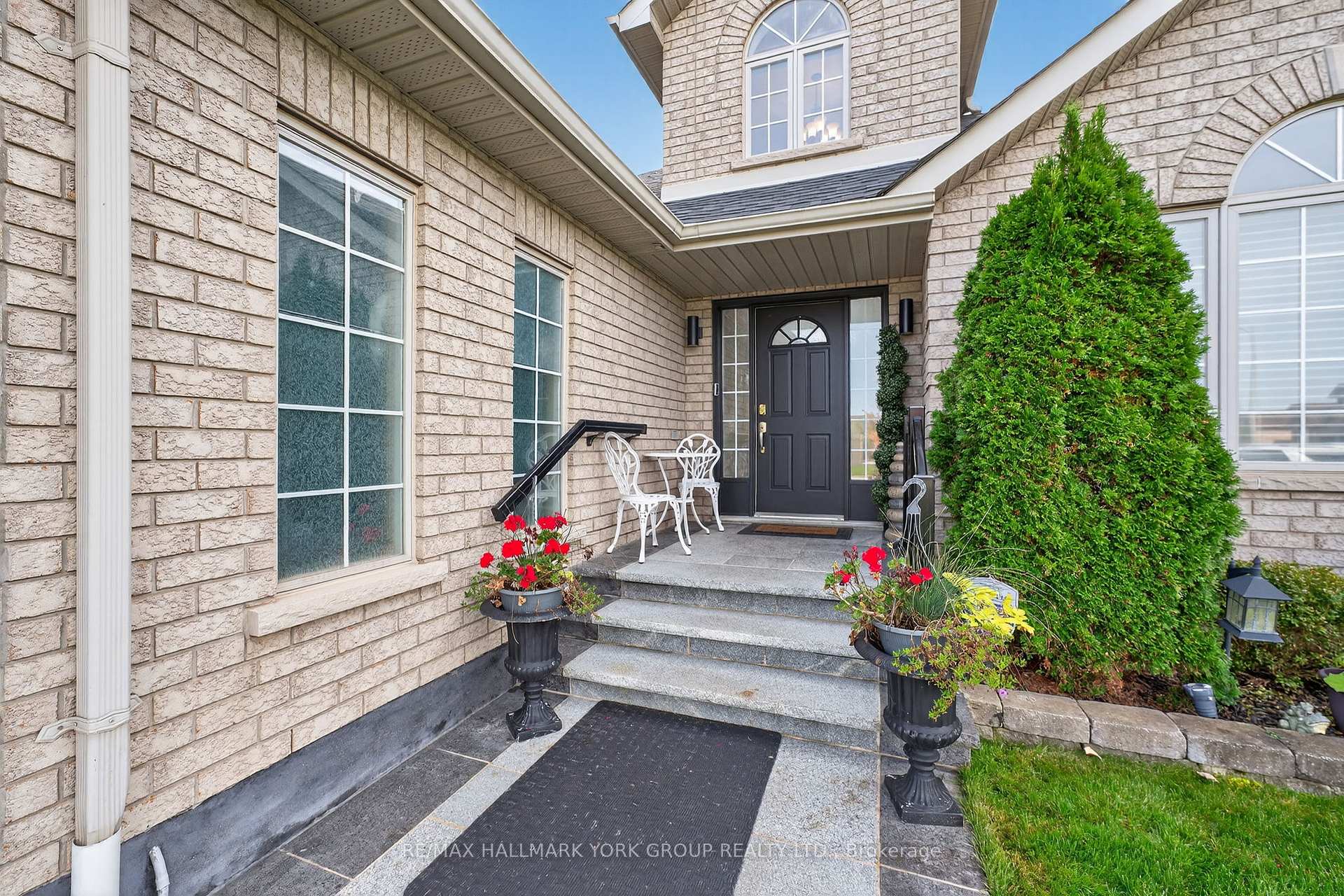 Photo 3 of 93 Seline Crescent, Barrie, Painswick South — HOMEH