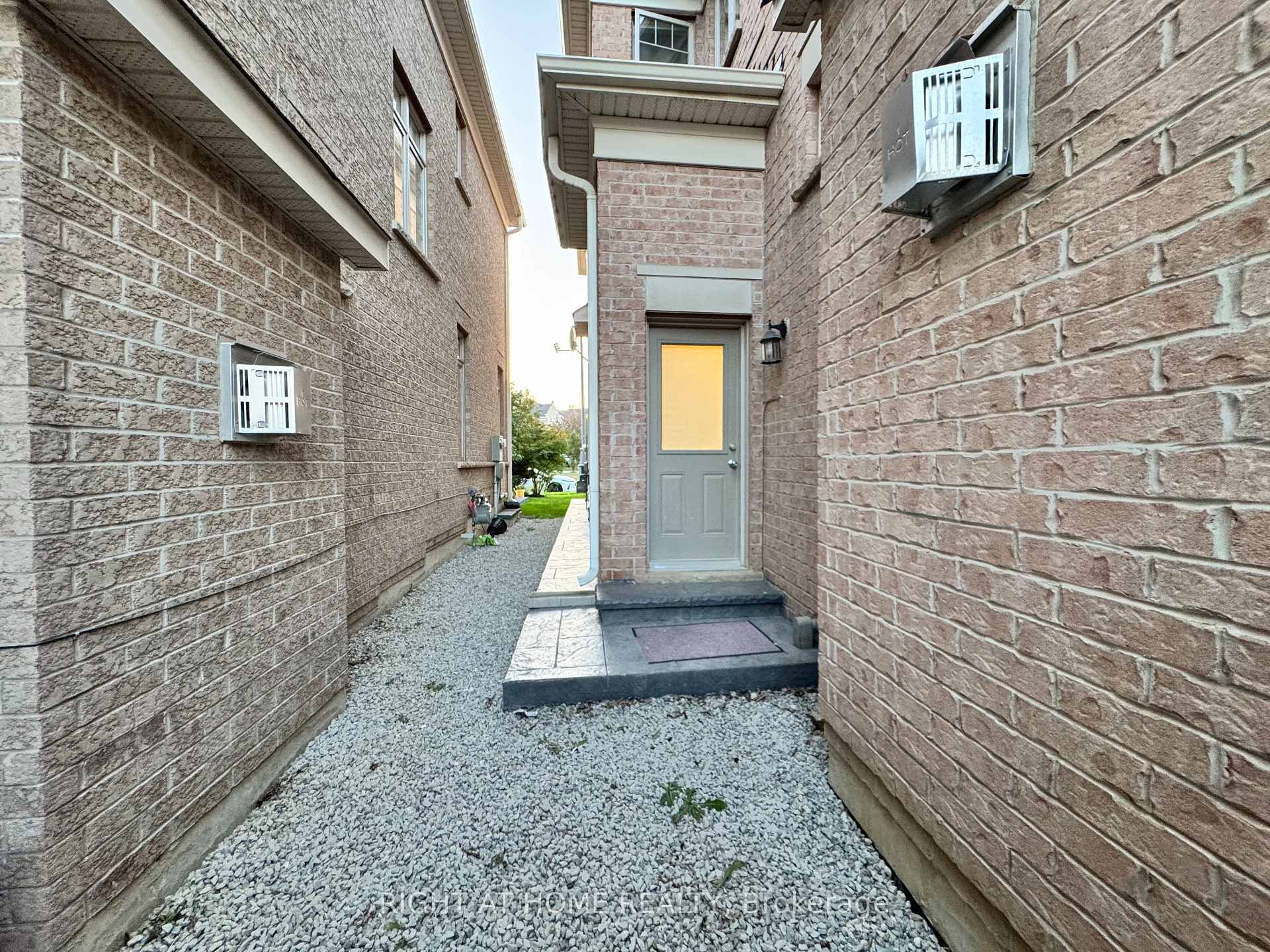Photo 4 of Unit Basement, 13 Seapines Street, Brampton, Bram West — HOMEH