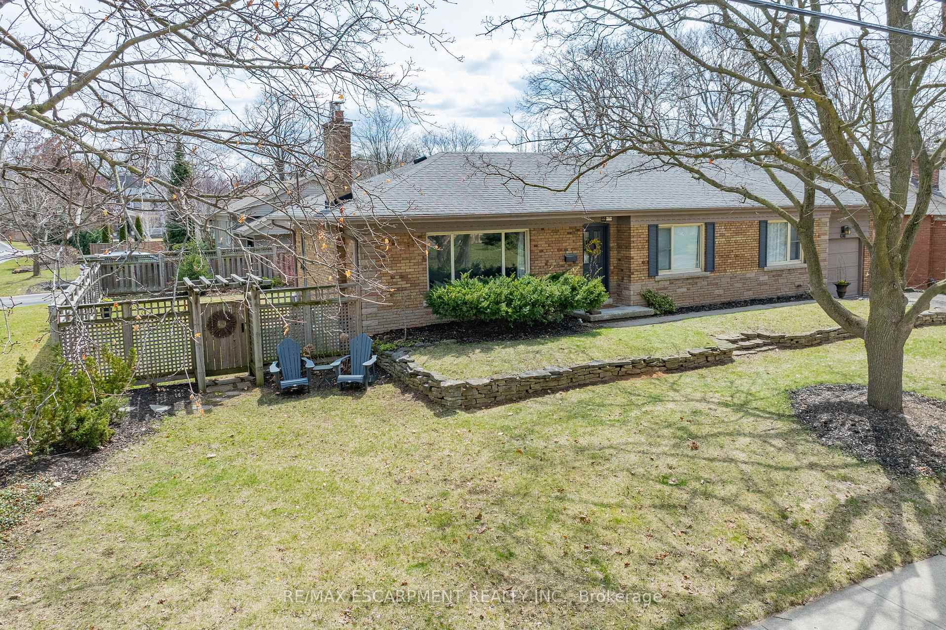 Photo 2 of 4340 Spruce Avenue, Burlington, Shoreacres — HOMEH
