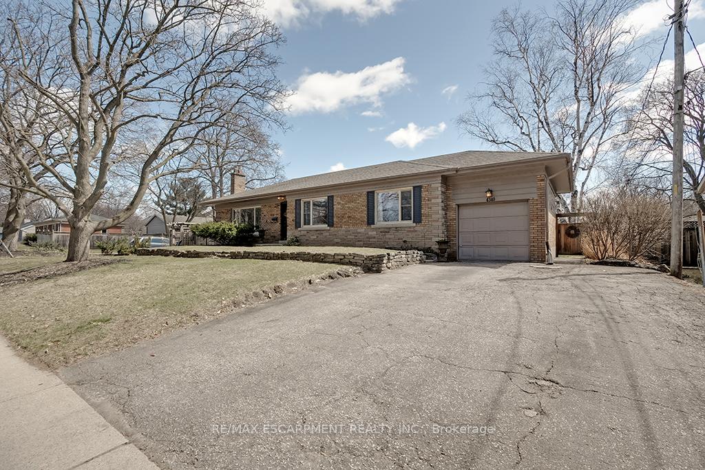 Photo 3 of 4340 Spruce Avenue, Burlington, Shoreacres — HOMEH