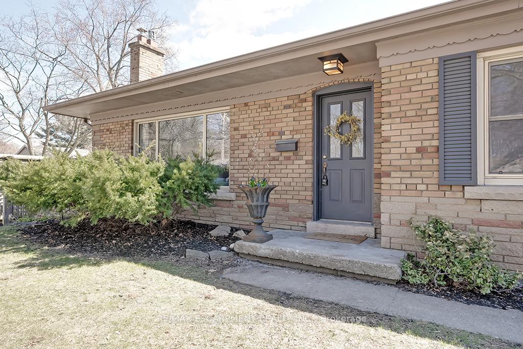 Photo 4 of 4340 Spruce Avenue, Burlington, Shoreacres — HOMEH