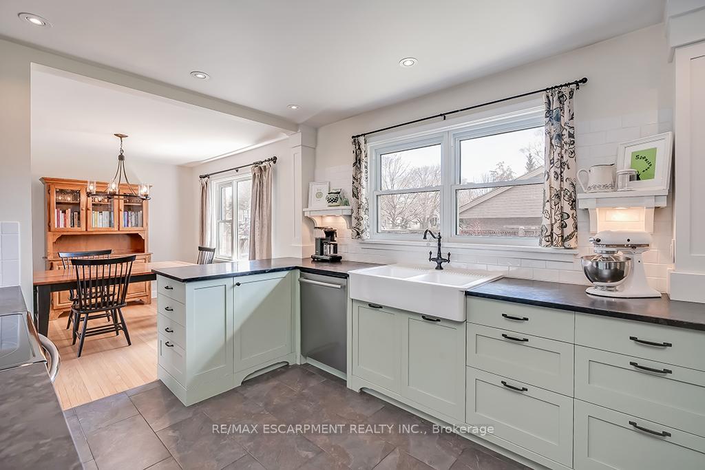 Photo 16 of 4340 Spruce Avenue, Burlington, Shoreacres — HOMEH