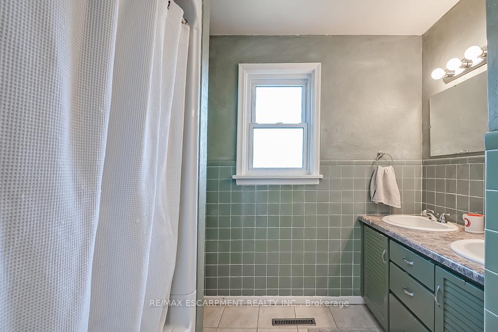 Photo 24 of 4340 Spruce Avenue, Burlington, Shoreacres — HOMEH