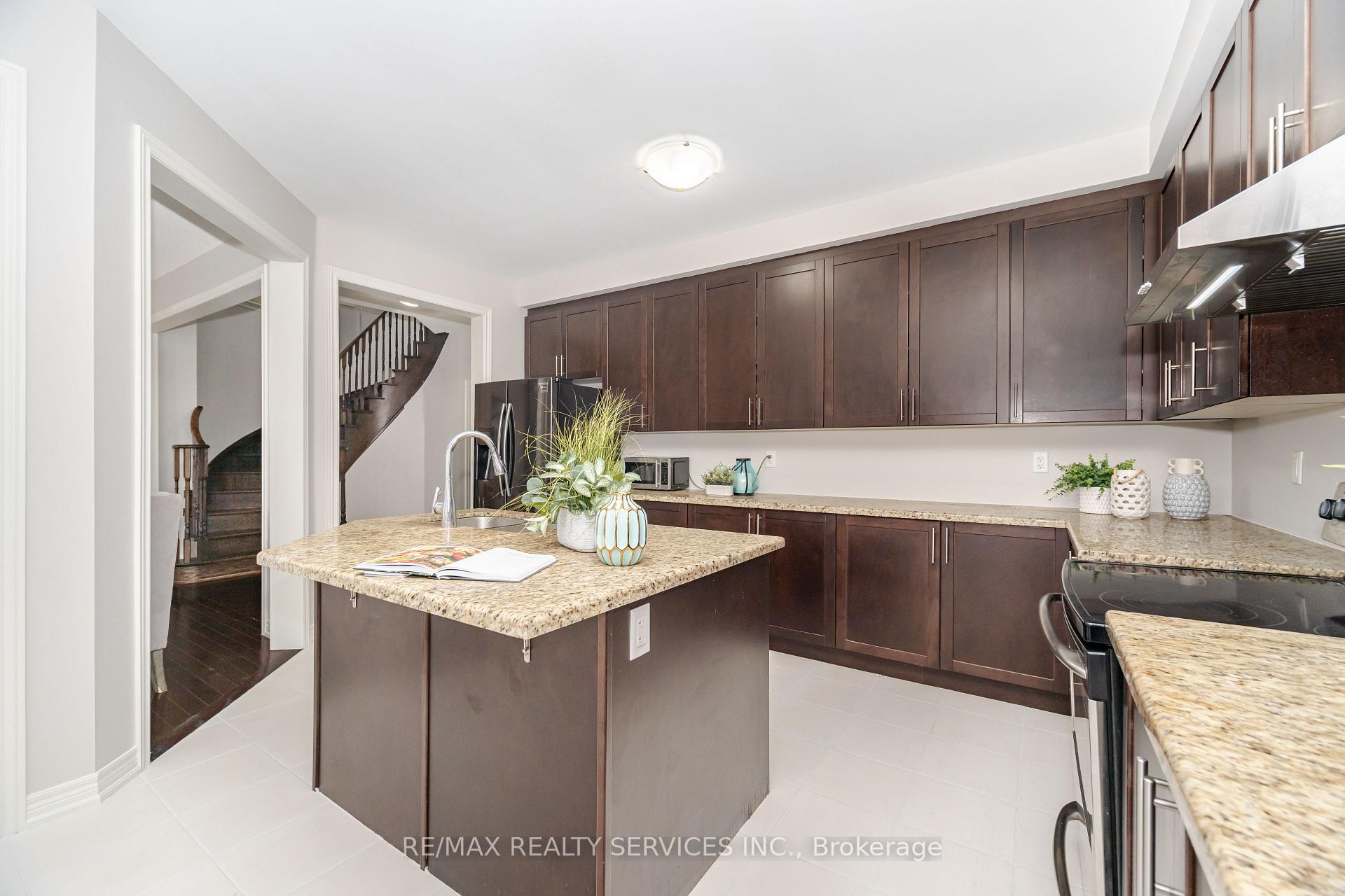 Photo 29 of 17 Goderich Drive, Brampton, Northwest Brampton — HOMEH