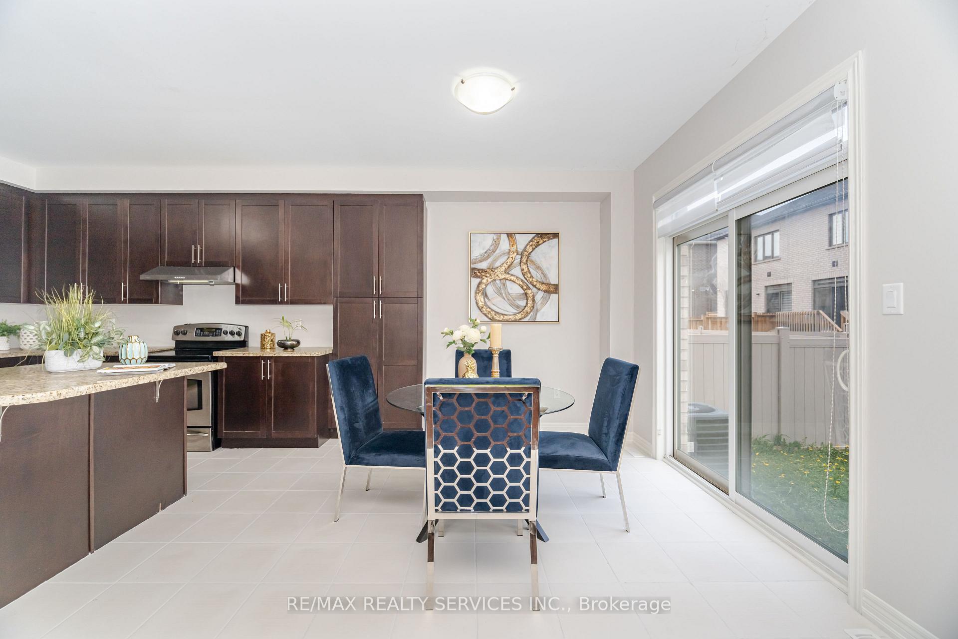 Photo 3 of 17 Goderich Drive, Brampton, Northwest Brampton — HOMEH