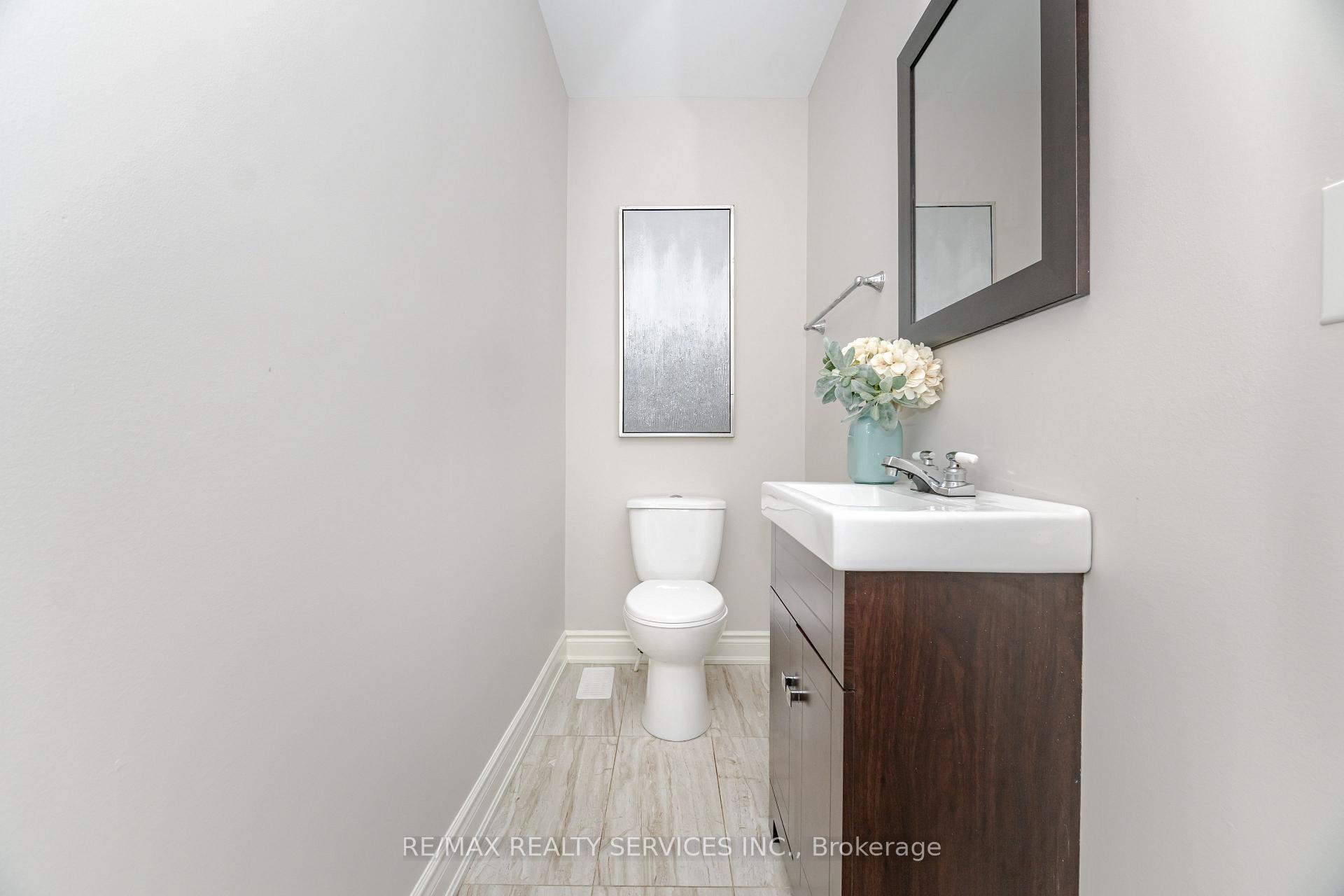Photo 5 of 17 Goderich Drive, Brampton, Northwest Brampton — HOMEH