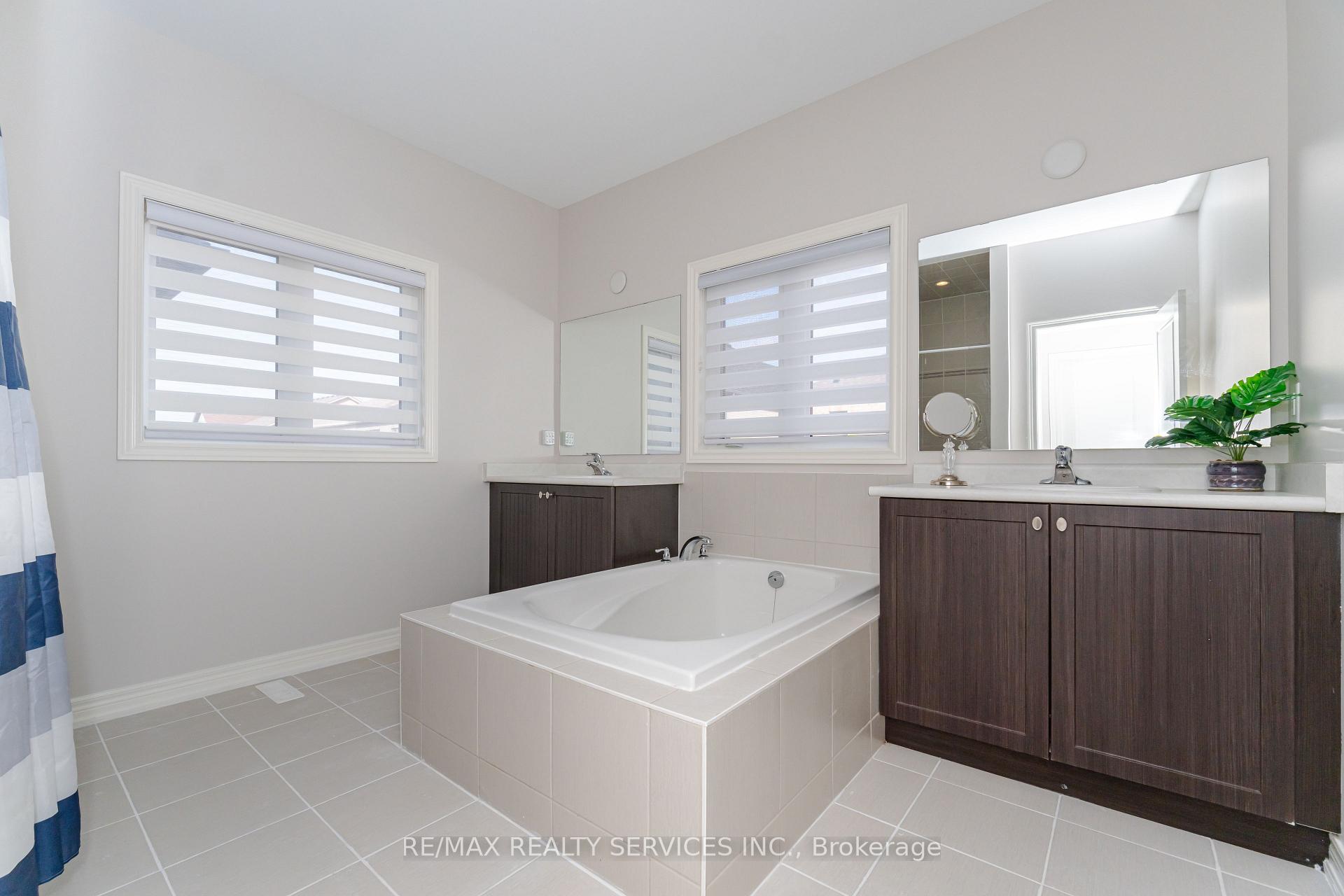 Photo 10 of 17 Goderich Drive, Brampton, Northwest Brampton — HOMEH