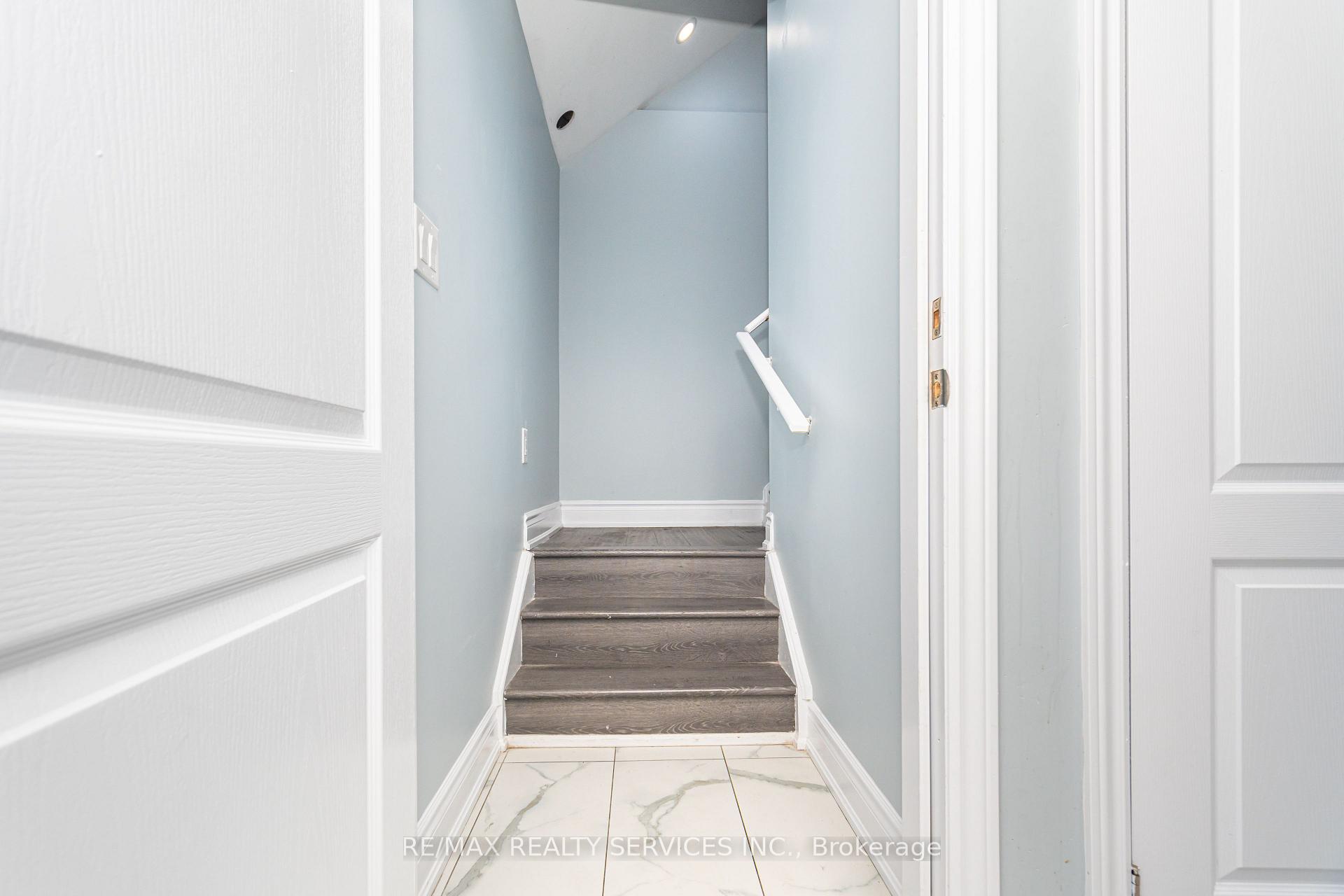 Photo 19 of 17 Goderich Drive, Brampton, Northwest Brampton — HOMEH