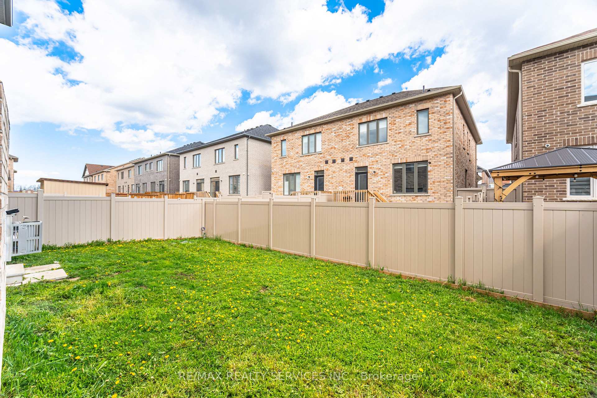 Photo 34 of 17 Goderich Drive, Brampton, Northwest Brampton — HOMEH